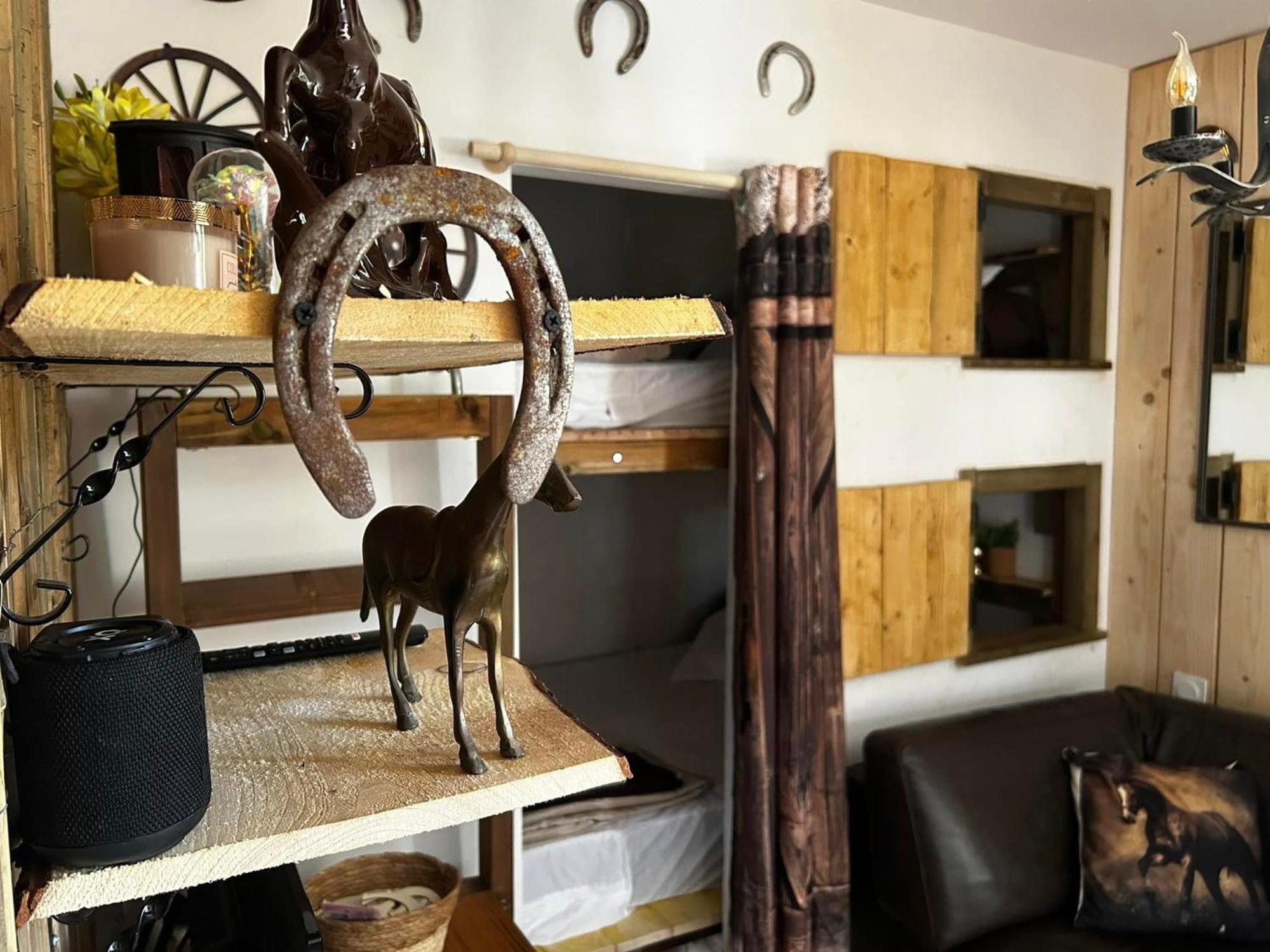 Les Chambres De Paulette A Theme Le Ranch Saintes-Marie-la-Mer Buitenkant foto